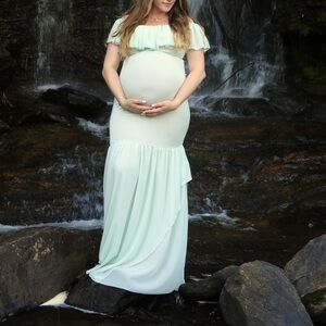 Sage/Seaglass Green Maternity Gown Size Large EUC